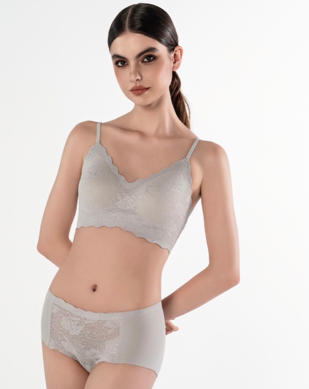 プラチナキャミソールレースブラ&ショーツセット│【公式】KISSY RUWEN プラチナキャミソールレースブラ&ショーツセット│【公式】KISSY RUWEN