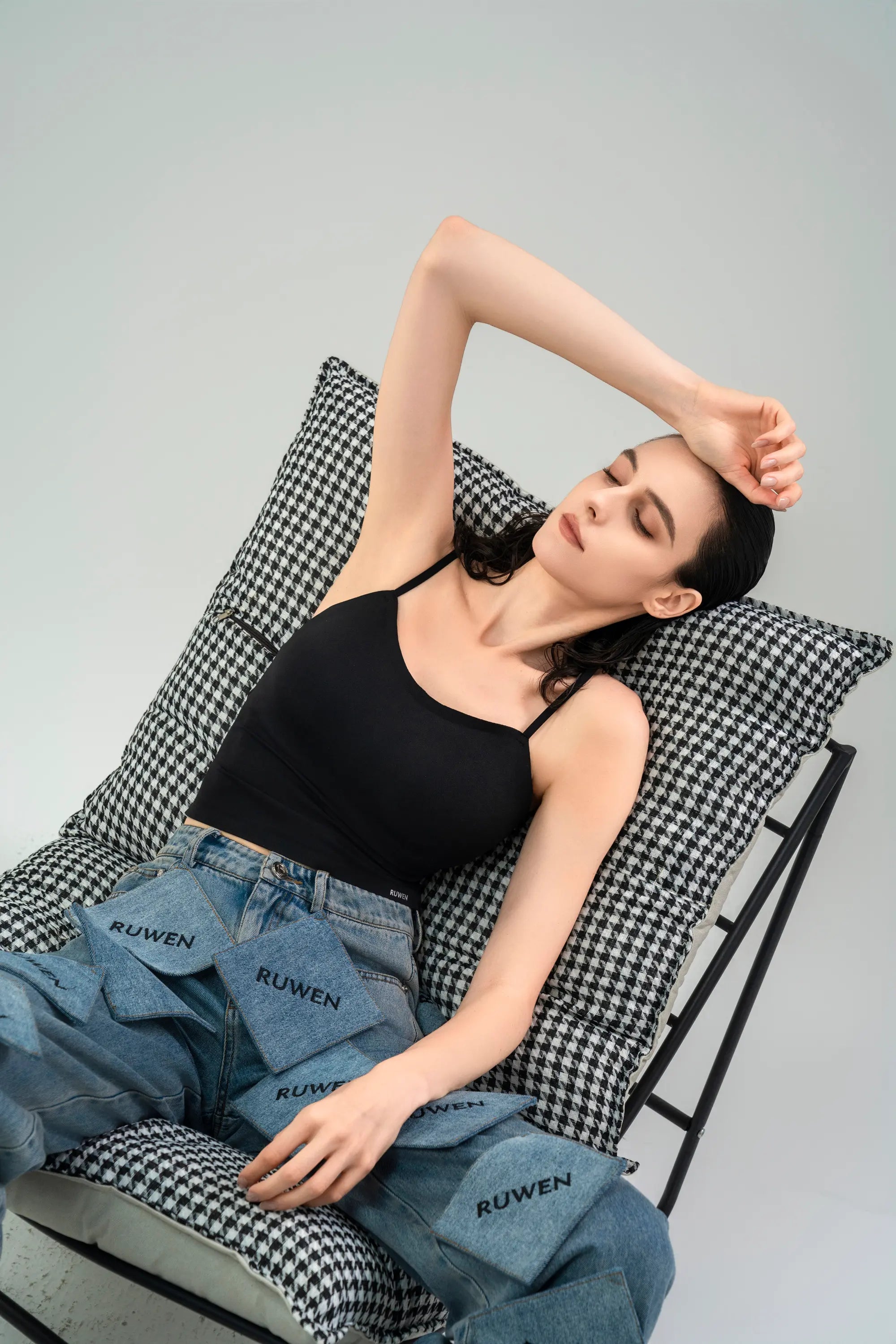 KISSY RUWEN ノンワイヤー スイートキャミトップブラ ブラック、快適な着心地のキャミソール型ブラトップ