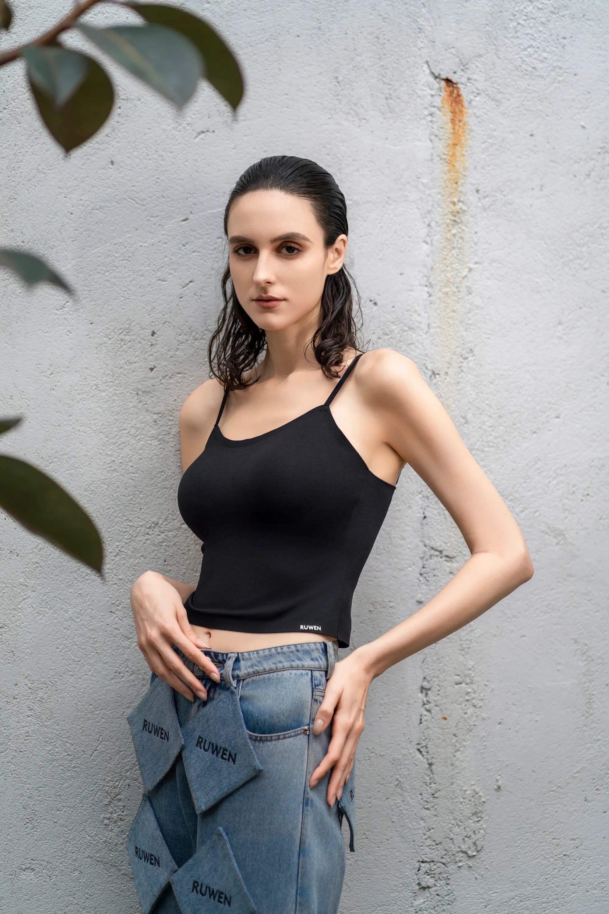 KISSY RUWEN ノンワイヤー スイートキャミトップブラ ブラック、快適な着心地のキャミソール型ブラトップ