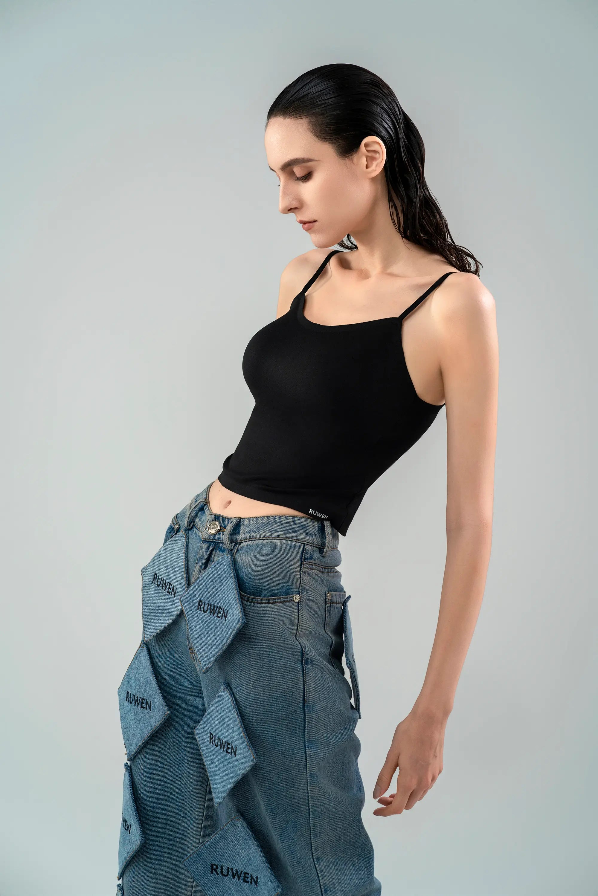 KISSY RUWEN ノンワイヤー スイートキャミトップブラ ブラック、快適な着心地のキャミソール型ブラトップ