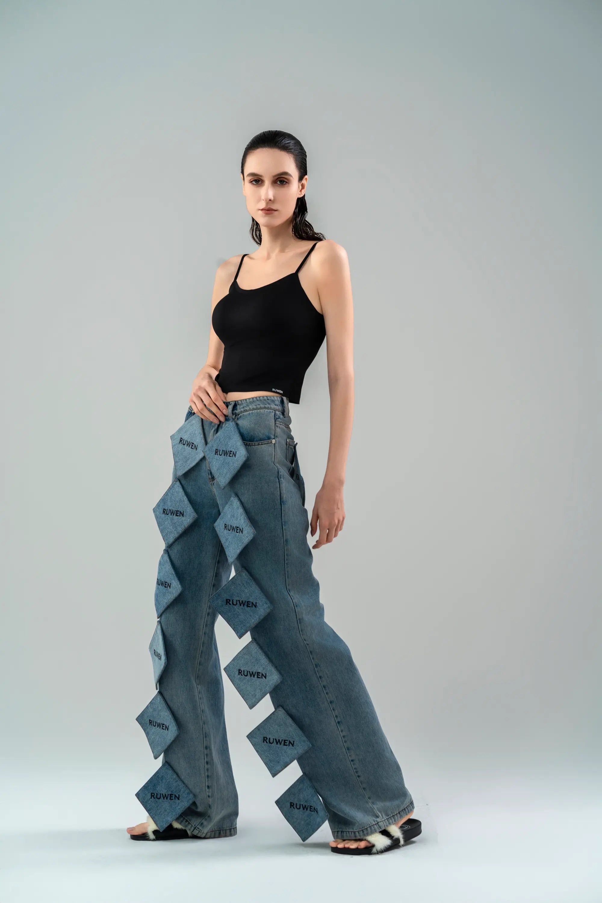 KISSY RUWEN ノンワイヤー スイートキャミトップブラ ブラック、快適な着心地のキャミソール型ブラトップ