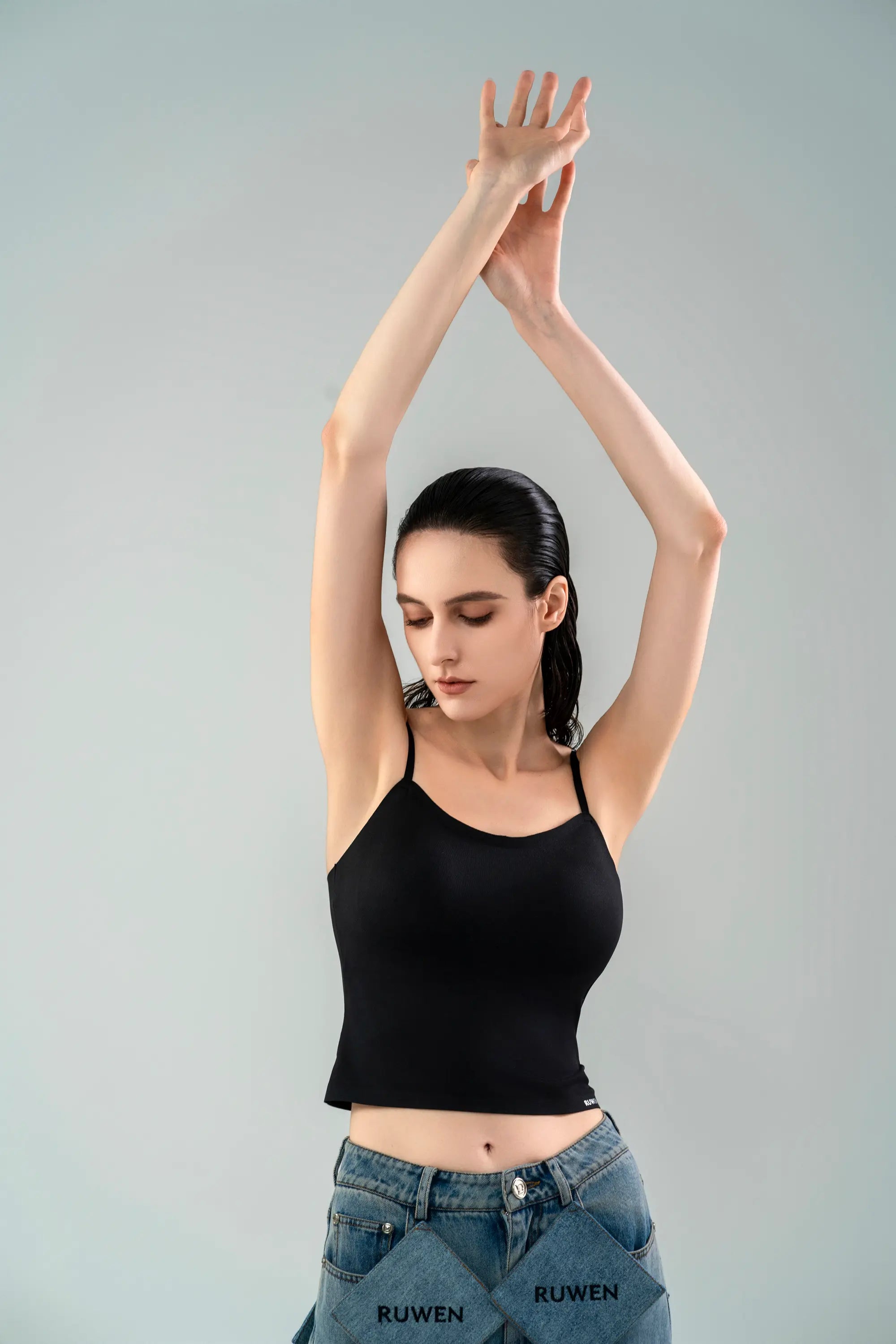 KISSY RUWEN ノンワイヤー スイートキャミトップブラ ブラック、快適な着心地のキャミソール型ブラトップ