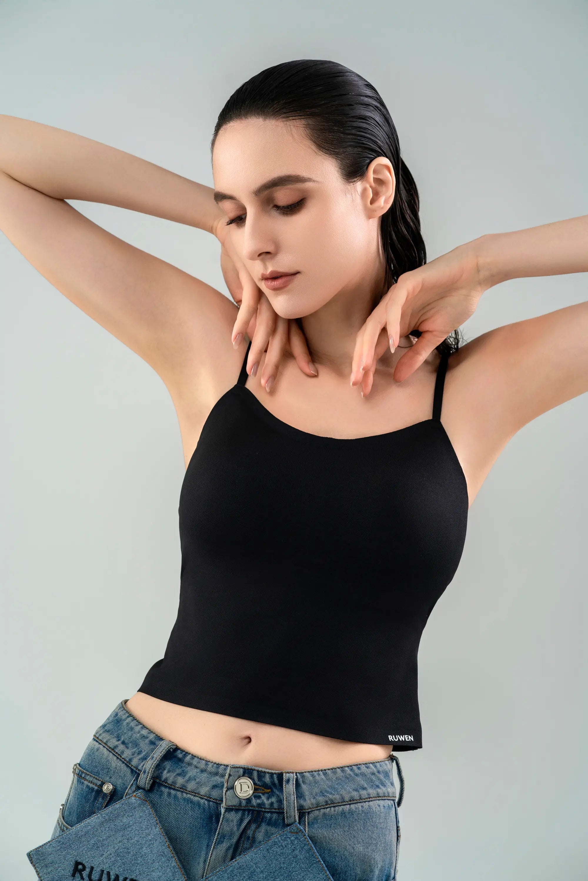 KISSY RUWEN ノンワイヤー スイートキャミトップブラ ブラック、快適な着心地のキャミソール型ブラトップ