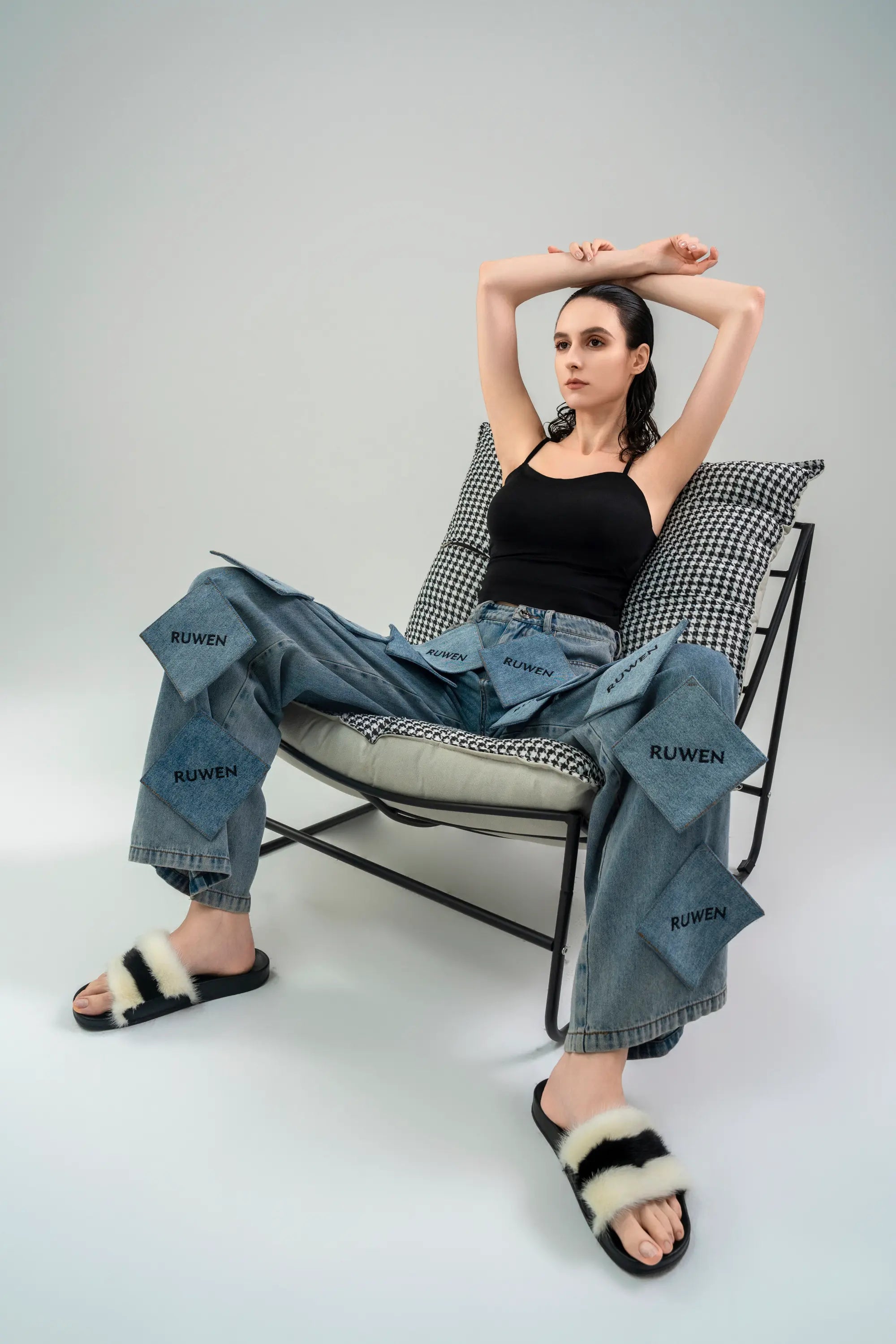 KISSY RUWEN ノンワイヤー スイートキャミトップブラ ブラック、快適な着心地のキャミソール型ブラトップ