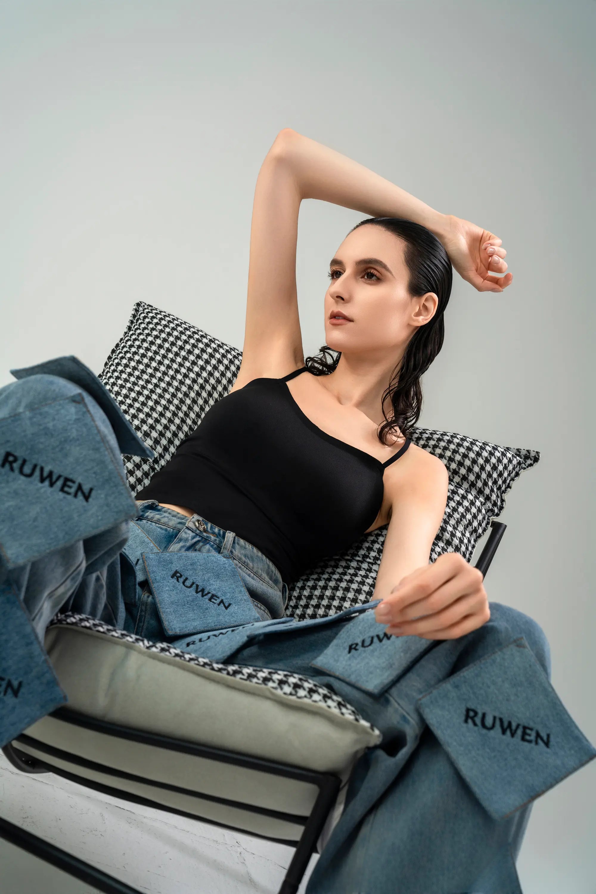 KISSY RUWEN ノンワイヤー スイートキャミトップブラ ブラック、快適な着心地のキャミソール型ブラトップ