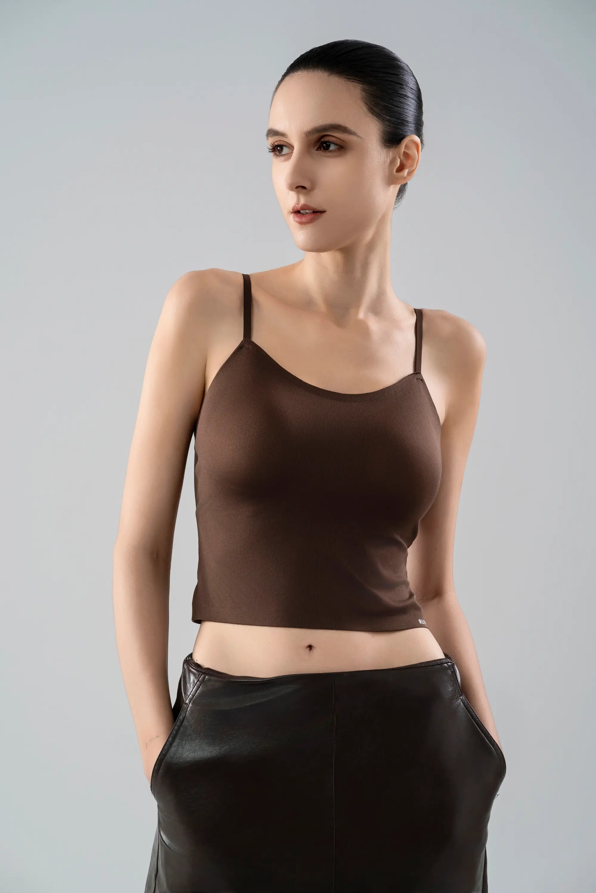 KISSY RUWEN ノンワイヤー スイートキャミトップブラ ブラウン、快適な着心地のキャミソール型ブラトップ