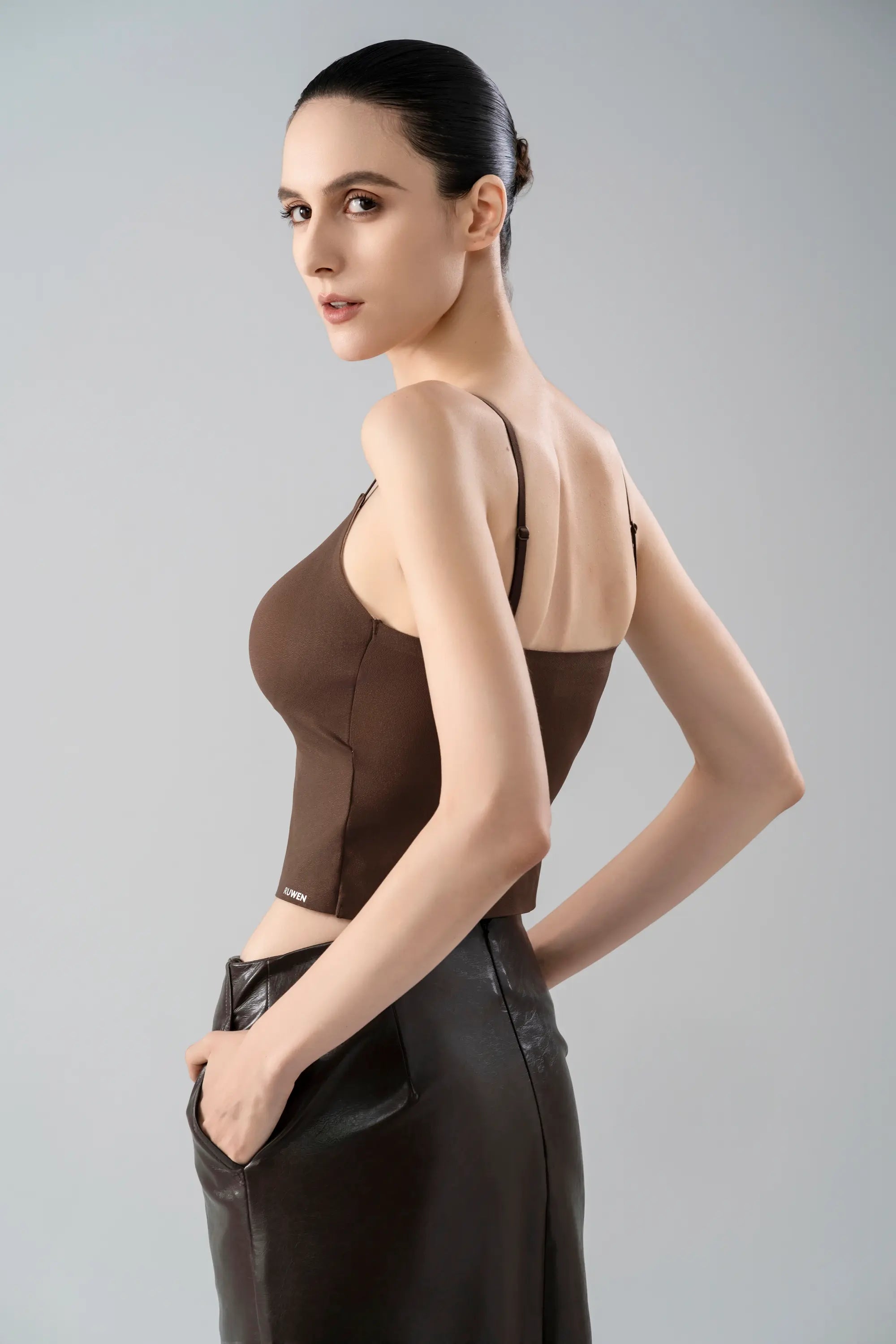 KISSY RUWEN ノンワイヤー スイートキャミトップブラ ブラウン、快適な着心地のキャミソール型ブラトップ