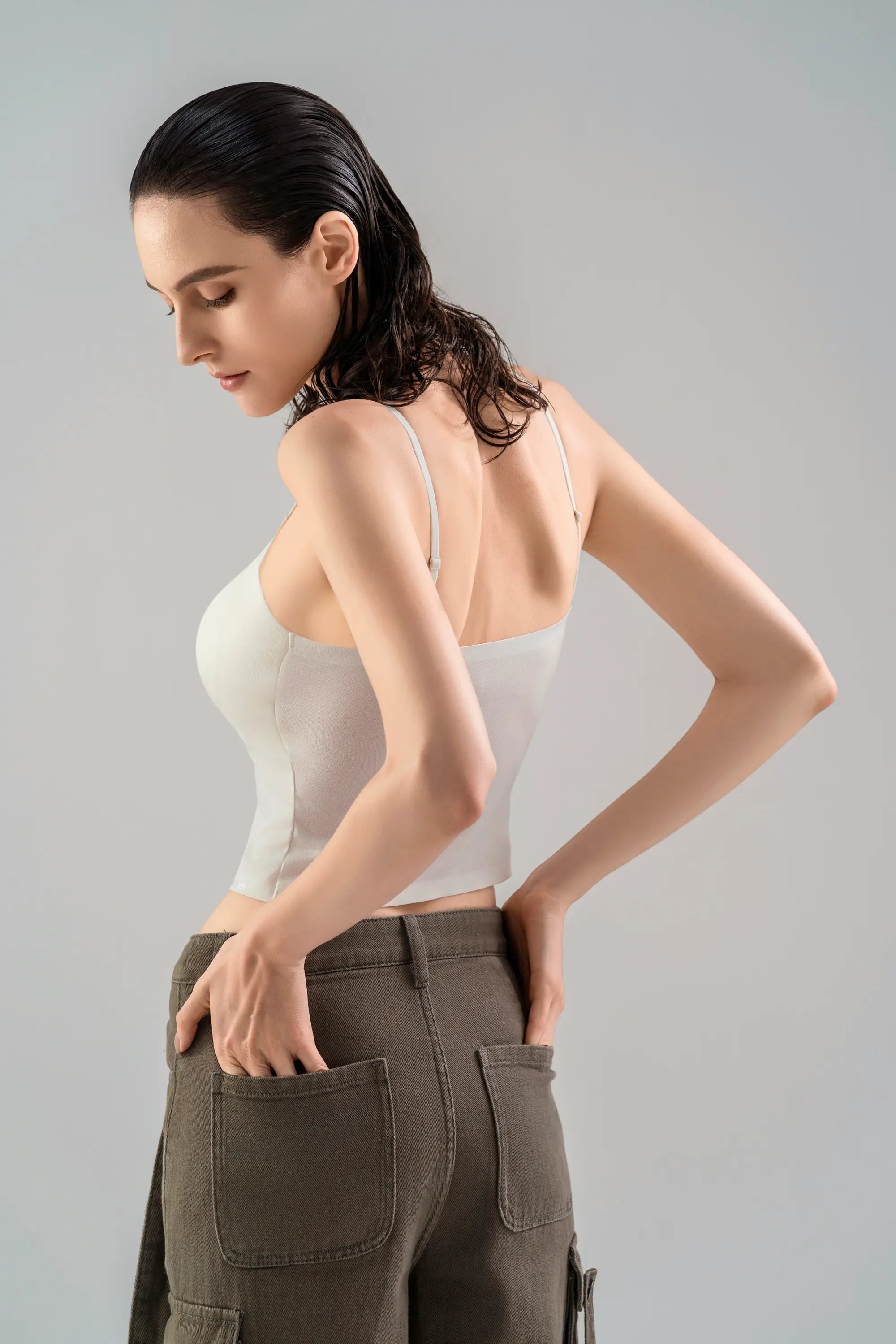 KISSY RUWEN ノンワイヤー スイートキャミトップブラ ホワイト、快適な着心地のキャミソール型ブラトップ